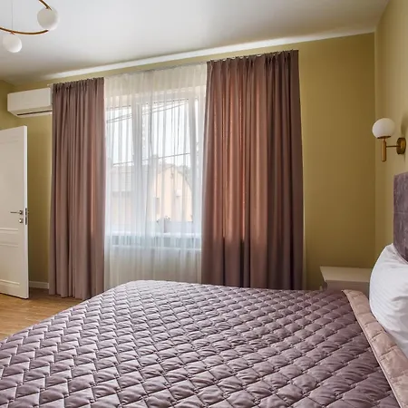 Apart-hotel Five Seasons 4*