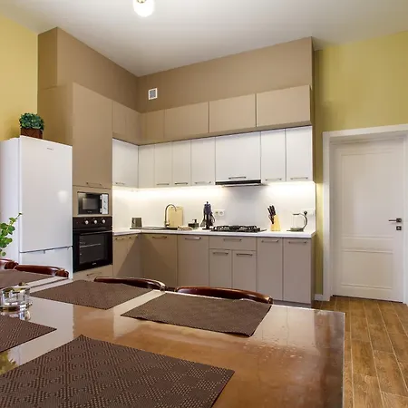 Five Seasons Aparthotel