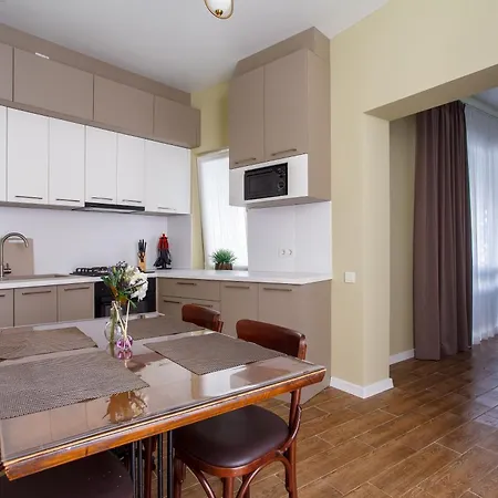 Hotel apartamentowy Five Seasons 4*