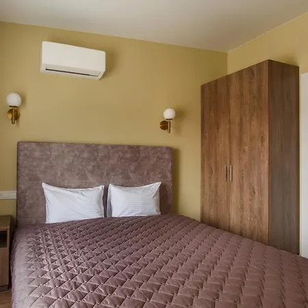 Five Seasons Aparthotel *
