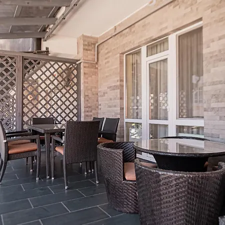 Five Seasons Appart hôtel 4*