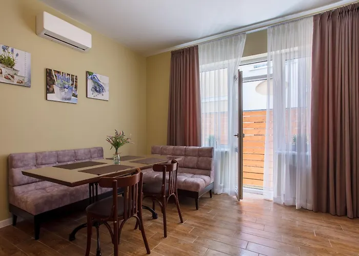 Apartmanhotel Five Seasons 3*